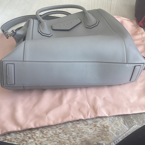 Givenchy Grey Leather Shoulder Bag Antigona - Picture 3 of 9